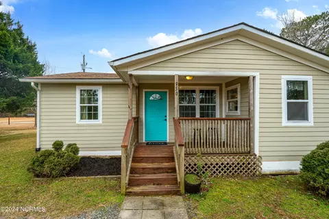 950 Harrison Creek Rd, Rocky Point, NC 28457