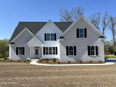 2896 Beddard Rd, Grimesland, NC 27837
