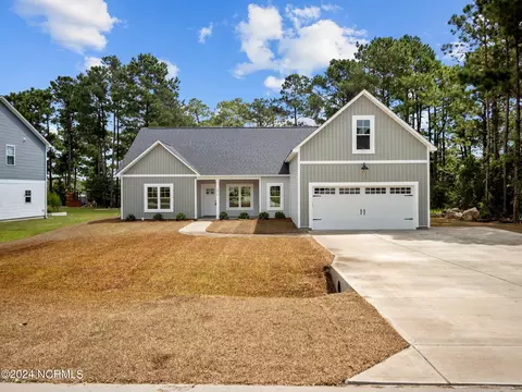 236 E Ivybridge Dr, Hubert, NC 28539
