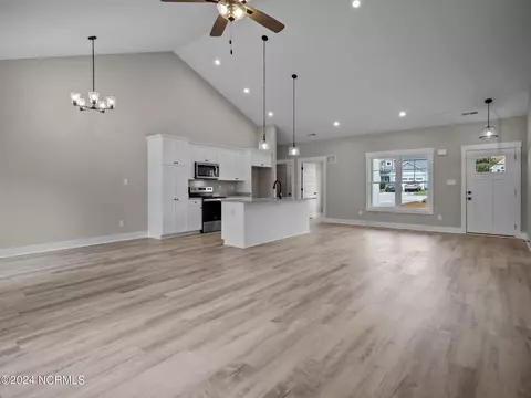 236 E Ivybridge Dr, Hubert, NC 28539 photo 2
