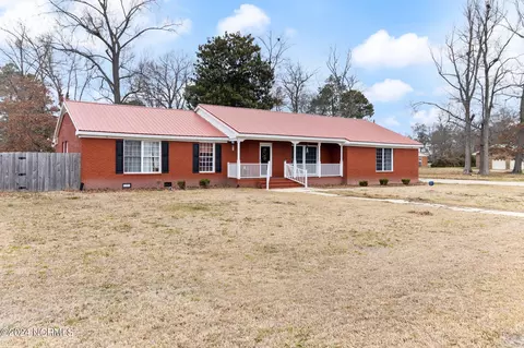 101 Arbor Ln, Lumberton, NC 28360