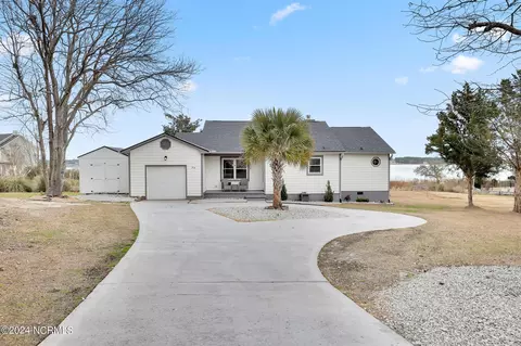 306 River Reach Ct, Swansboro, NC 28584