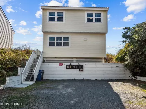 2422 S Shore Dr, Surf City, NC 28445