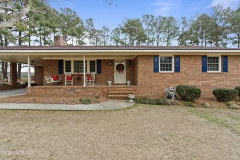 386 Outlaws Bridge Rd, Albertson, NC 28508