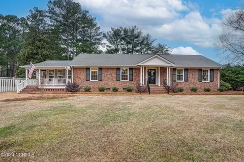 1922 Clarksville Dr, Scotland Neck, NC 27874