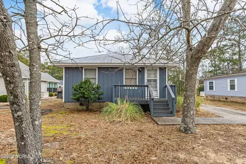 210 NE 74th St, Oak Island, NC 28465