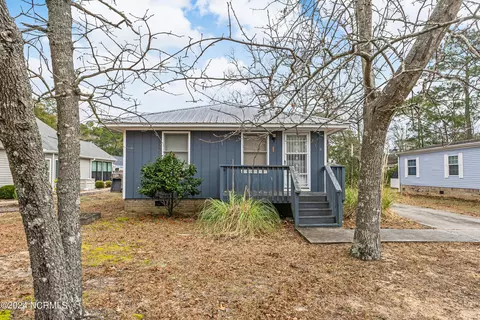 210 NE 74th St, Oak Island, NC 28465