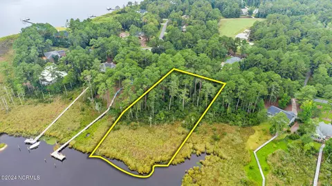 1104 Harbour Pointe Dr, New Bern, NC 28560