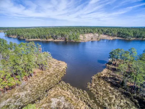 15 Alexander Dr, Belhaven, NC 27810