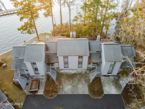 152 Riverboat Dr, Washington, NC 27889