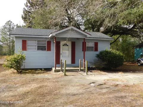 513 Corona Ave, Laurinburg, NC 28352