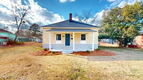 104 N 11th St, Erwin, NC 28339