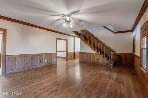202 E Arrowhead Dr, Clinton, NC 28328 photo 5