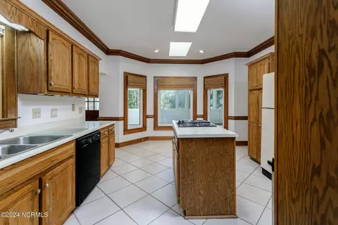 202 E Arrowhead Dr, Clinton, NC 28328 photo 10