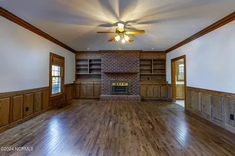 202 E Arrowhead Dr, Clinton, NC 28328 photo 4