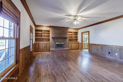 202 E Arrowhead Dr, Clinton, NC 28328 photo 3