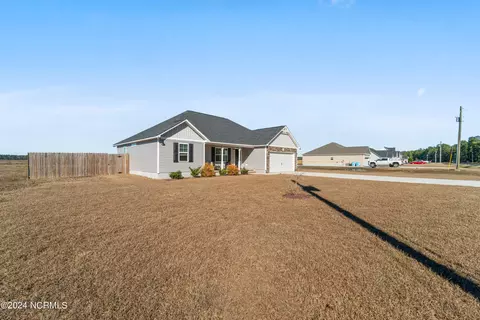 846 Five Mile Rd, Richlands, NC 28574