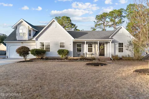 5001 Woods Edge Rd, Wilmington, NC 28409