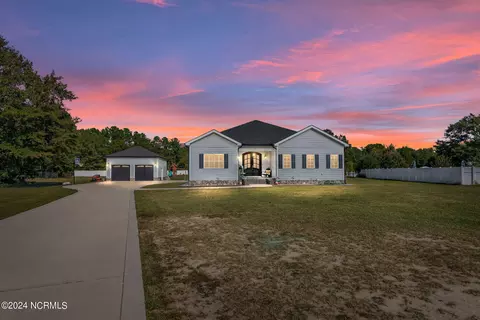 90 Oak Hill Dr, Dunn, NC 28334