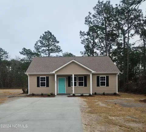 453 Harper Lake Dr, Southport, NC 28461