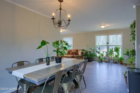 Dining - 110 Riegel Dr, Hubert, NC 28539 photo 2 of 5