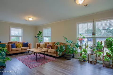Living - 110 Riegel Dr, Hubert, NC 28539 photo 2 of 3