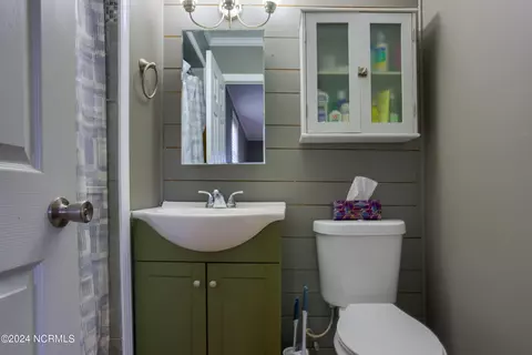 Bath - 110 Riegel Dr, Hubert, NC 28539 photo 2 of 3