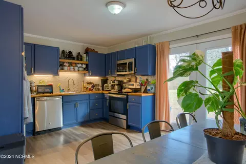 Kitchen - 110 Riegel Dr, Hubert, NC 28539 photo 1 of 4