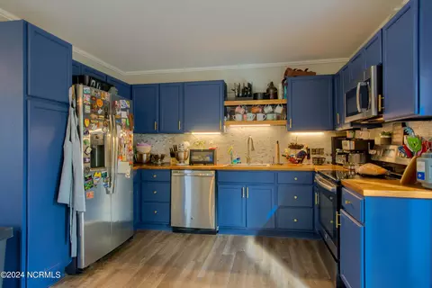Kitchen - 110 Riegel Dr, Hubert, NC 28539 photo 4 of 4
