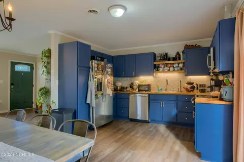 Kitchen - 110 Riegel Dr, Hubert, NC 28539 photo 3 of 4
