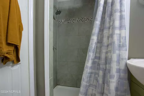 Bath - 110 Riegel Dr, Hubert, NC 28539 photo 3 of 3