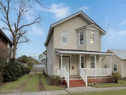 107 S Oakum St, Edenton, NC 27932