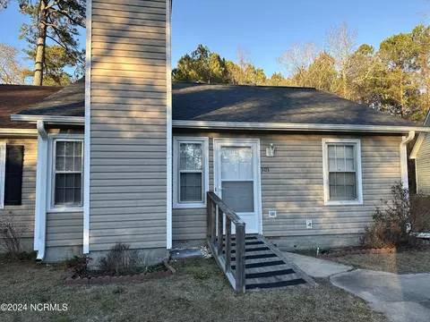 303 Hilda Rd, Jacksonville, NC 28546