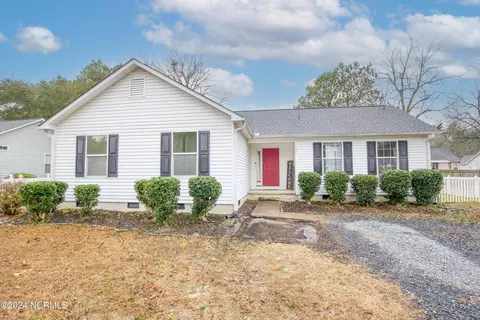 130 Pecan Ln, Aberdeen, NC 28315