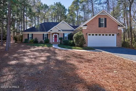 65 Winding Trl, Whispering Pines, NC 28327
