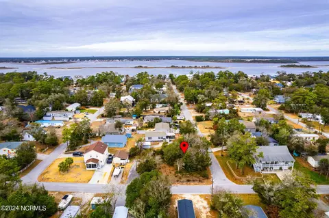 8402 Canal Dr, Emerald Isle, NC 28594