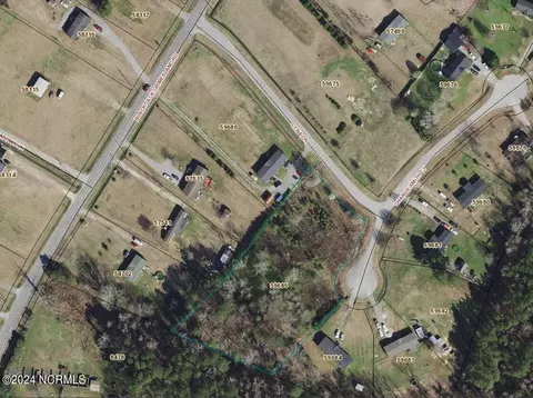 4038 Cena Dr, Grimesland, NC 27837