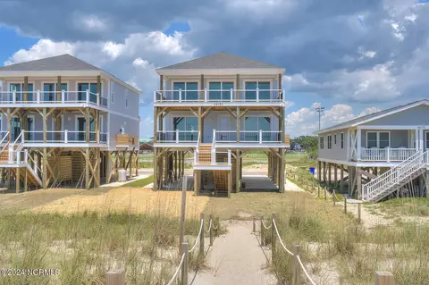 4615 E Beach Dr, Oak Island, NC 28465