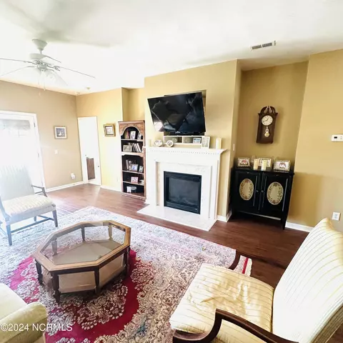 Living - 104 Middlesbrough Ln, Edenton, NC 27932 photo 2 of 3