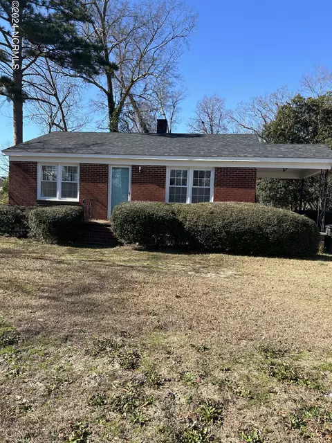 204 S Center St, La Grange, NC 28551