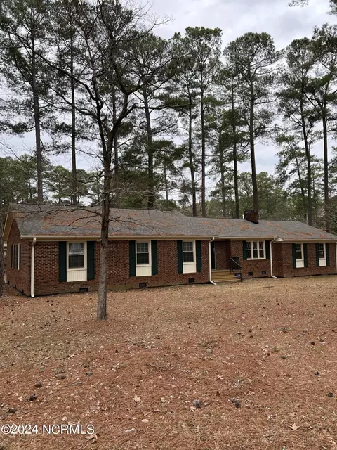 107 N Edgewood Dr, Pinetops, NC 27864