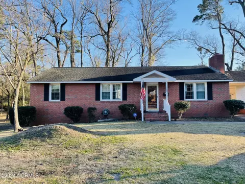 300 Seminole Trl, Jacksonville, NC 28540