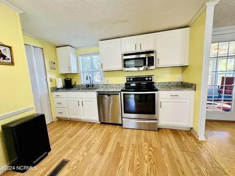 814 Mast Ct, Hampstead, NC 28443 photo 23