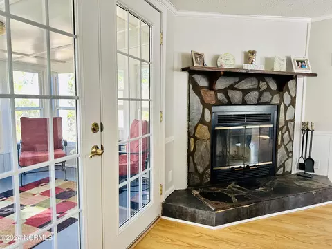 814 Mast Ct, Hampstead, NC 28443 photo 9