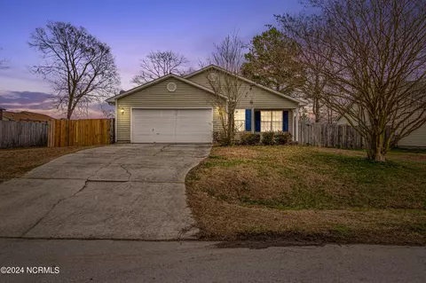 303 Carlisle Ct, Jacksonville, NC 28540