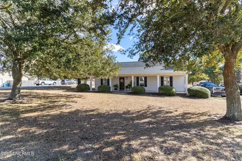 202 Core Rd, Richlands, NC 28574