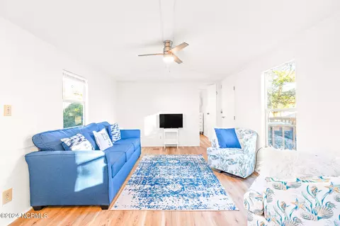 206 NE 71st St, Oak Island, NC 28465