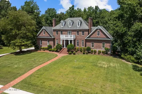 114 Drayton Hall, Jacksonville, NC 28540