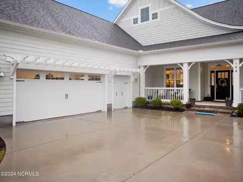 194 Bluenose Ln, Hampstead, NC 28443