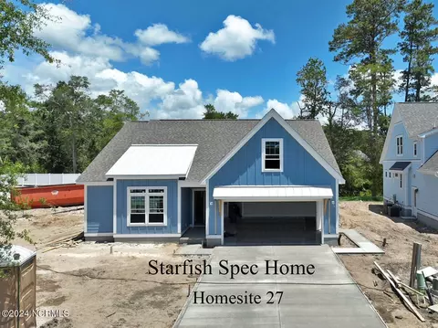 426 Raven Glen Dr, Southport, NC 28461